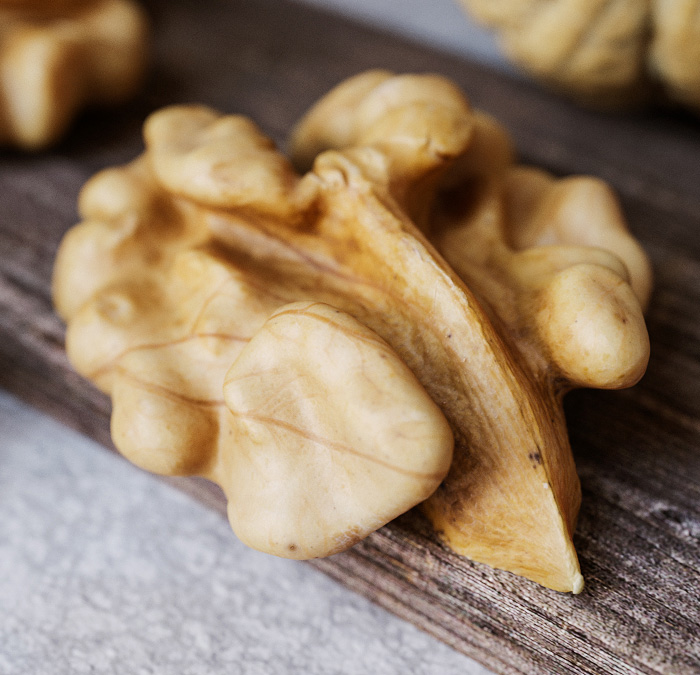 walnut kernel sample image